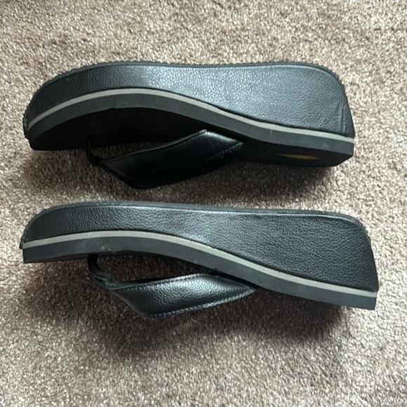 NWOT Volatile Wedge Flip Flops - Picture 7 of 9